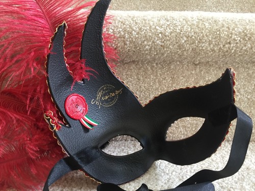 NWT La Maschera del Galeone Handmade Italy Red Feather Bead Mask Pier1 FREE SHIP - Picture 8 of 13