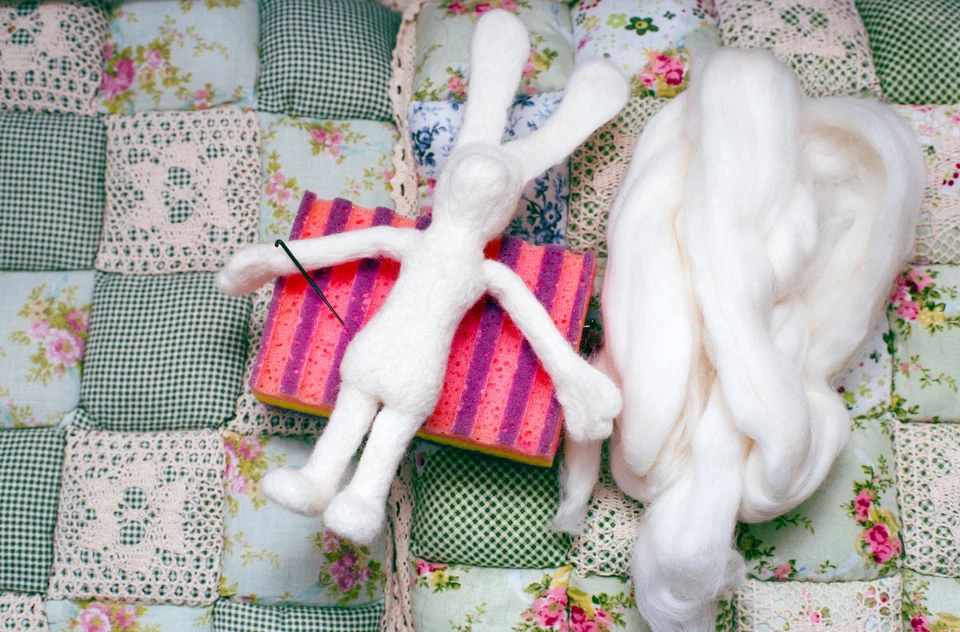 Bright White Wool Roving, Rove, Wool Rove, Spinning Wool, Felting Wool Fiber - Image 4 of 4