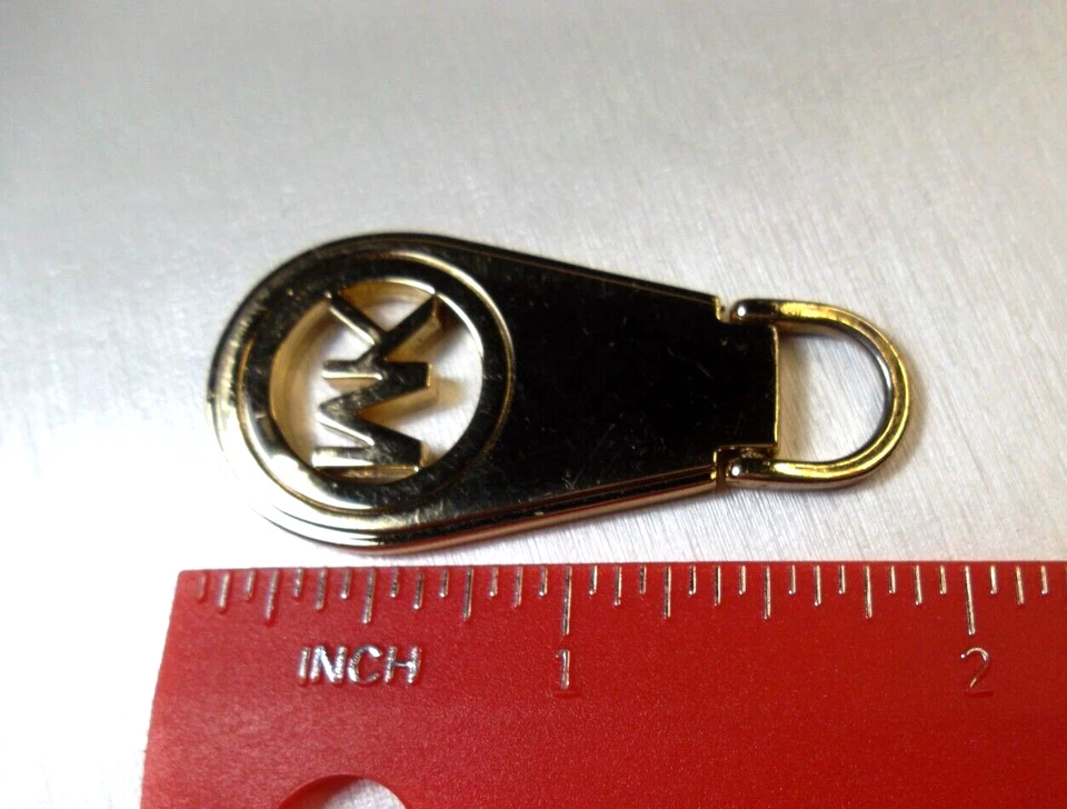 Michael Kors Bolso de Mano Grande Repuesto Cremallera Tirador Tono Dorado, 1 7/8 "x 7/8" Pulgadas Foto 4 de 4