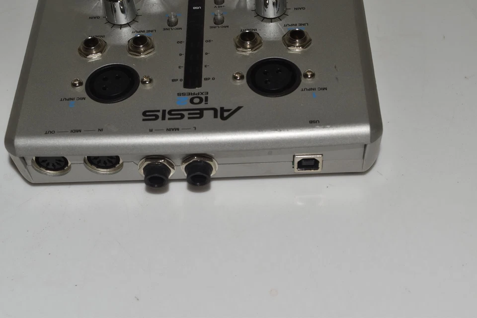 ^^ ALESIS IO2 EXPRESS AUDIO INTERFACE (SMJ67) - Image 2 of 2
