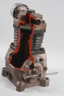 C71W27 Kolbenkompressor Schnittmodell Fahrschule Lehrmodell