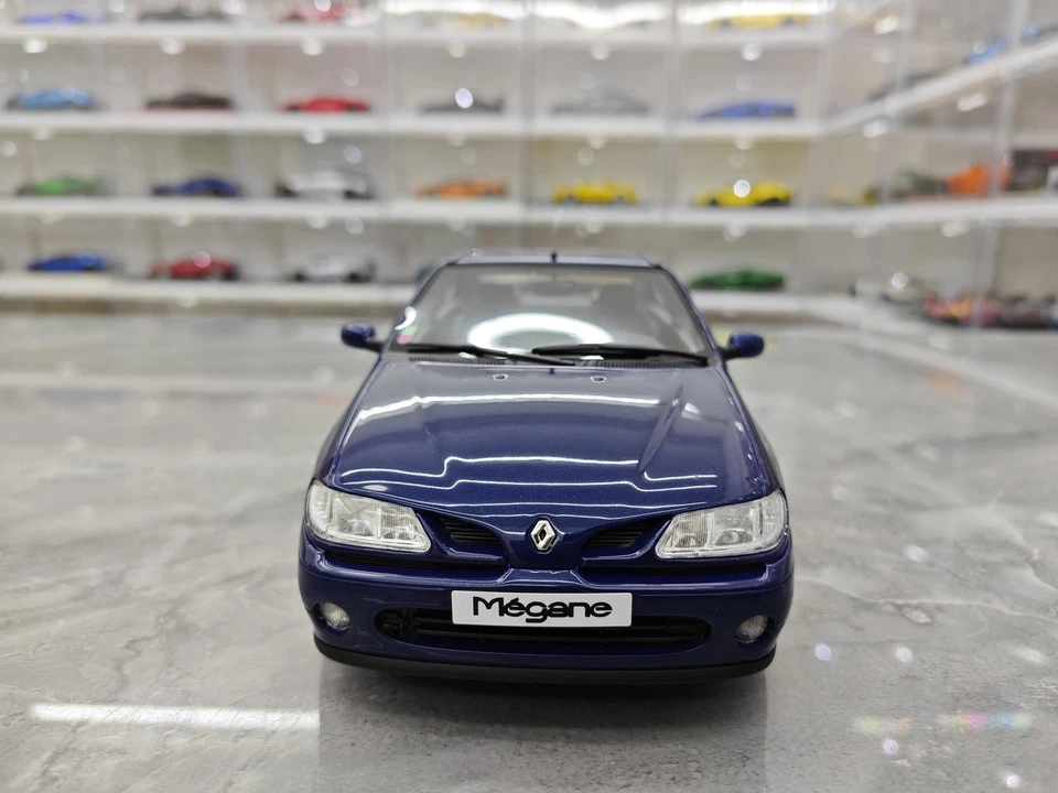 OTTO 1:18 Renault Megane 1 Limited Edition Simulated Resin Car Model Ornament - Image 2 of 4