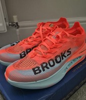 Brooks Hyperion Elite 5 Pink Clay/Atomizer Blue Running Shoe  Size 10 Brand New 