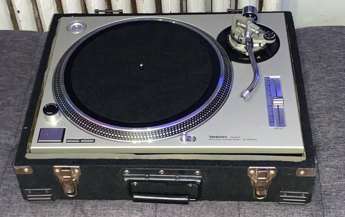Technics SL-1200MK2 Quartz Turntable  - USED with Case / TESTED WORKS