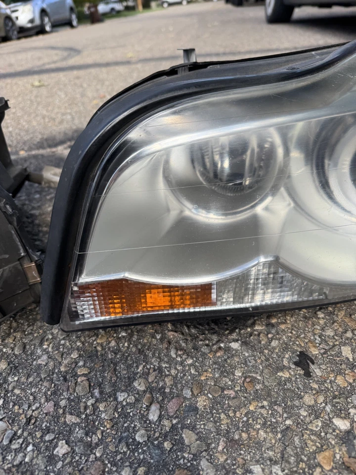 08-14 VOLVO XC90 HID faros de xenón lado conductor y pasajero Foto 2 de 4