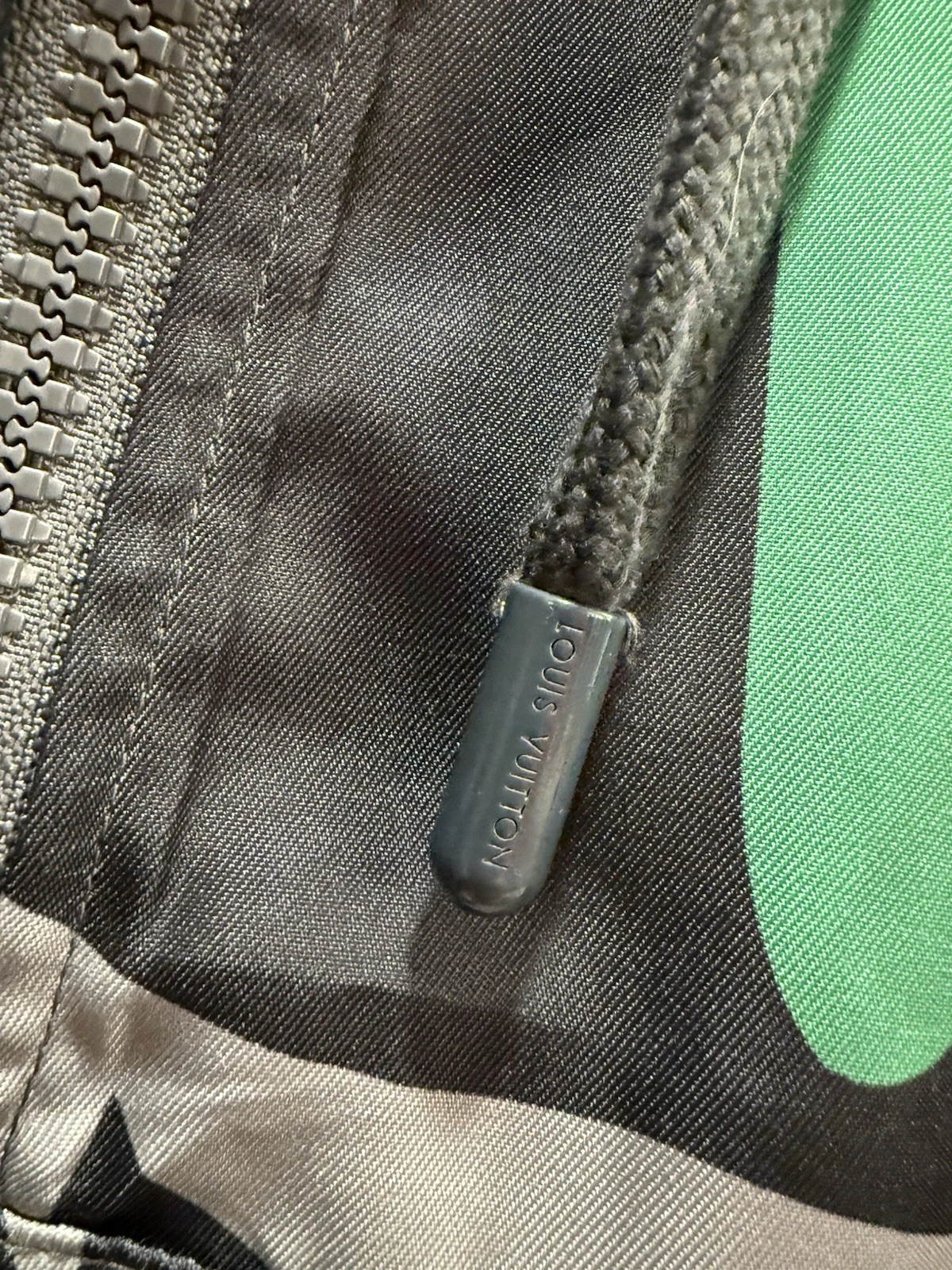 LOUIS VUITTON（LV） Giacca a vento Louis Vuitton X KidSuper FW23 ritratto patchwork con cappuccio 50