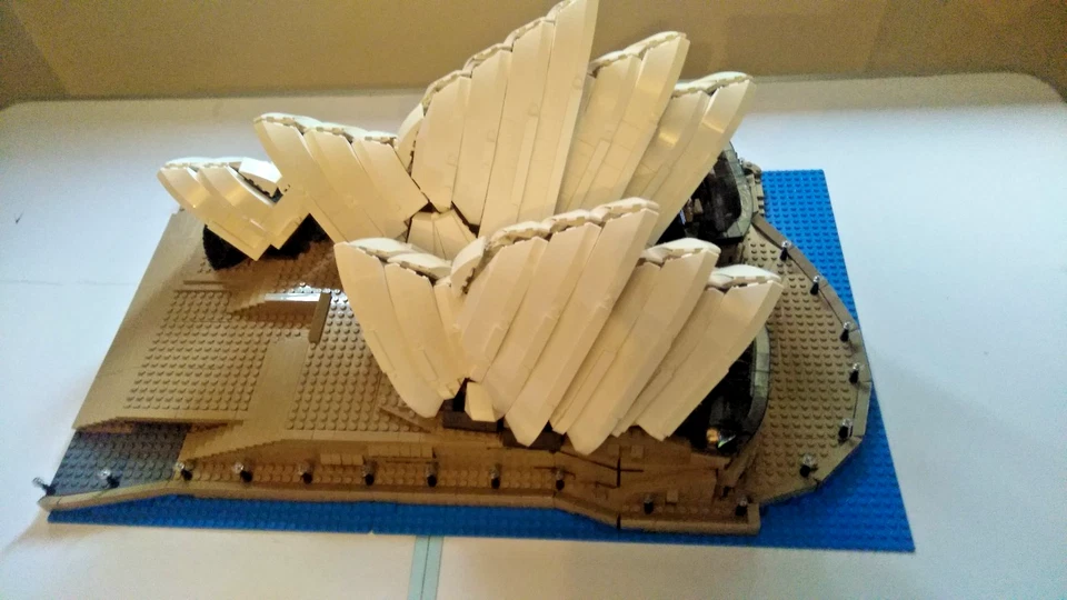 LEGO Creator 10234 Sydney Opera House, foto 1 di 5