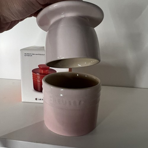 Le Creuset Stoneware 6 oz 170 ml Butter Crock Bell Shell Pink NEW NIB - Picture 3 of 7