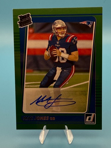 Mac Jones [Autograph Green] #255 2021 Panini Donruss card