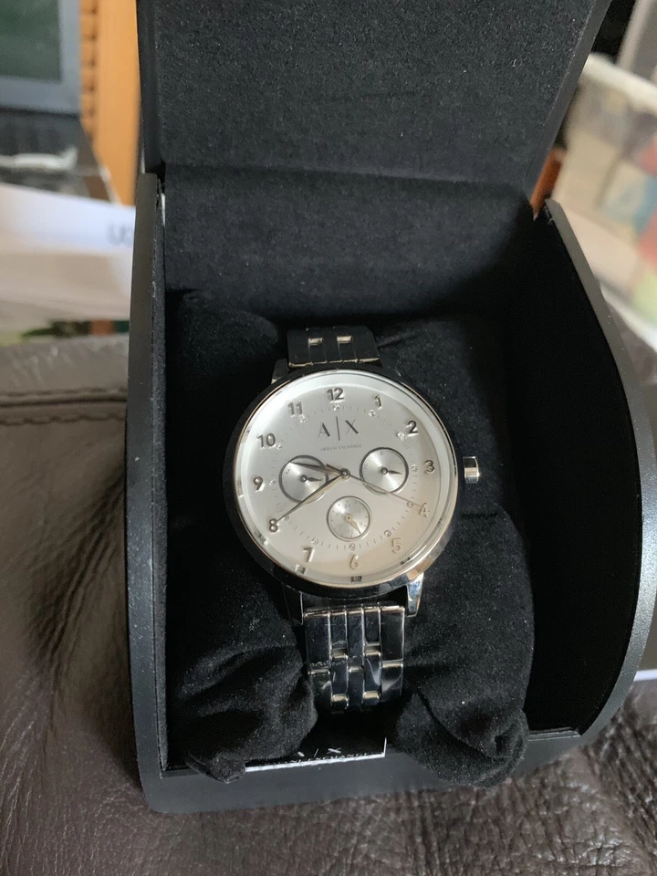 Reloj cronográfico plateado Armani Exchange para damas Foto 2 de 4