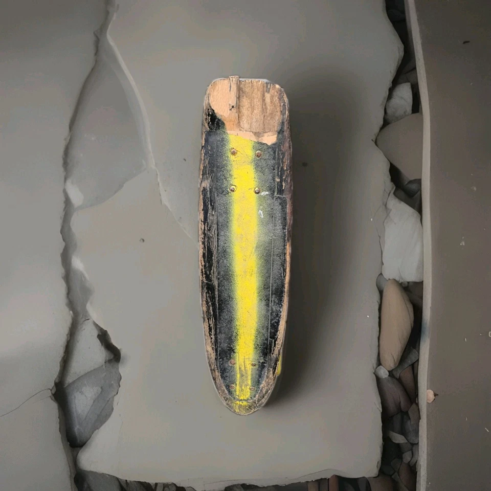 PREMIUM COLLECTOR LISTING – EARLY 1970s SKATEBOARD (ORIGINAL TRUCK CO. HARDWARE) - Image 4 of 4