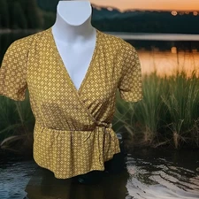MINE Wrap Style Crepe Blouse Short Slve Neck Trim Goldenrod Yellow Peplum Sz S