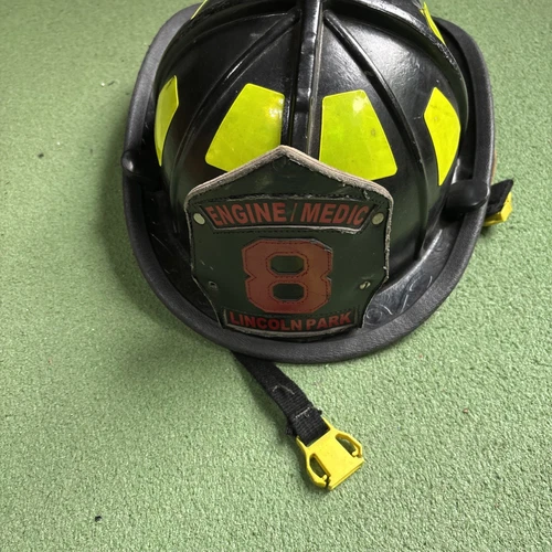 Cairns Fireman's Helmet Model 1044 C-TRD Mfg 2013 MEDIC retired) Lincoln Park