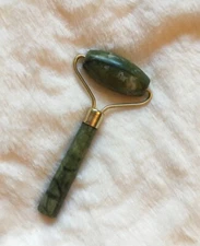 New ~ Jade Facial Roller - Increases blood circulation Tighten skin elasticity 
