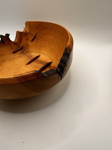 Eastern Sycamore Live Edge Wooden Bowl Signed H. Murray NJ W/Butterfly Keys - Picture 2 of 13