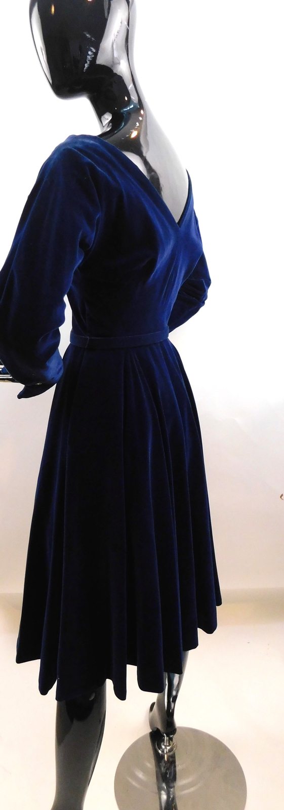 Vintage 1950s Blue Velvet party dress Gem