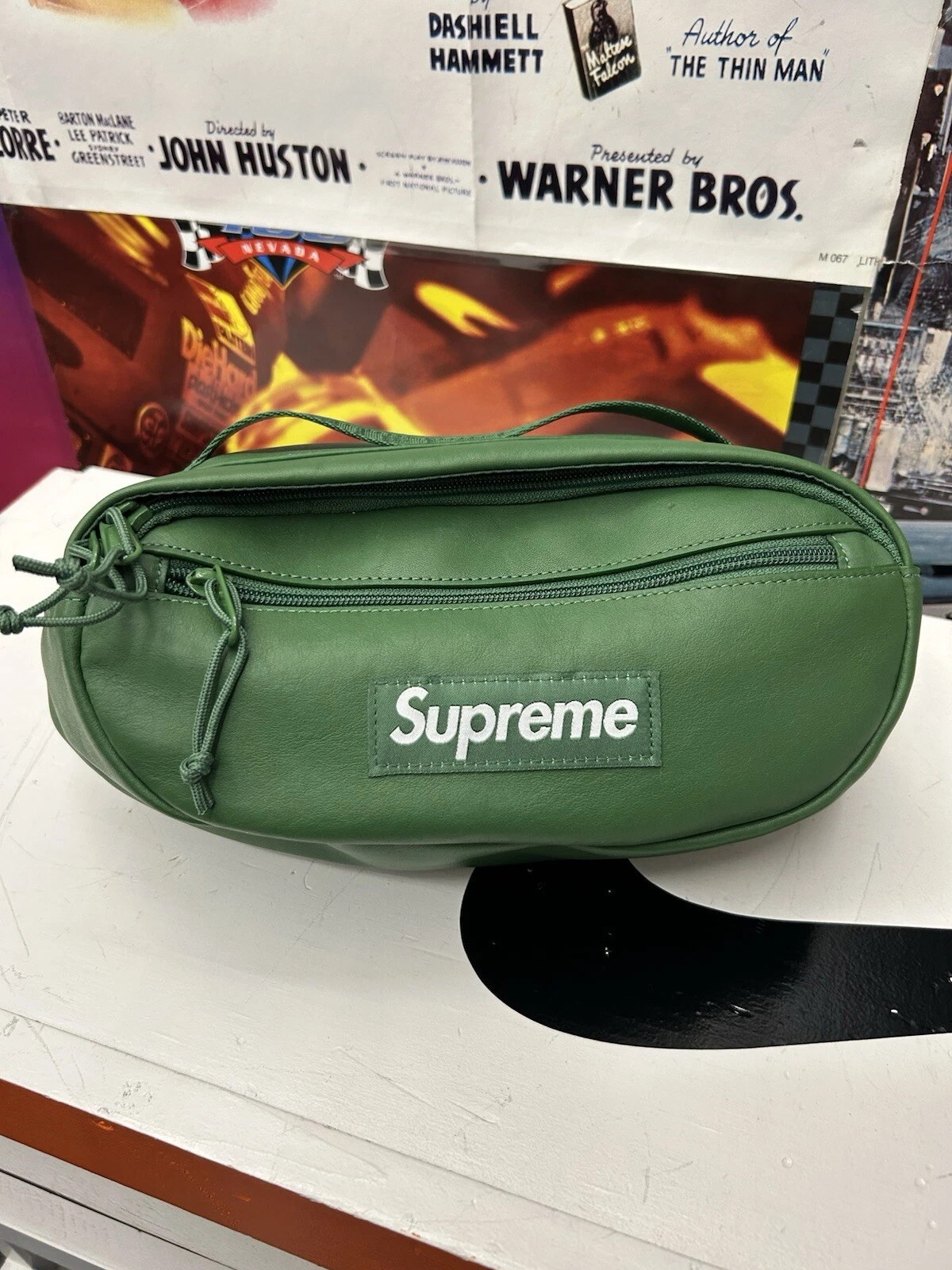 Sac taille SUPREME vert NEUF