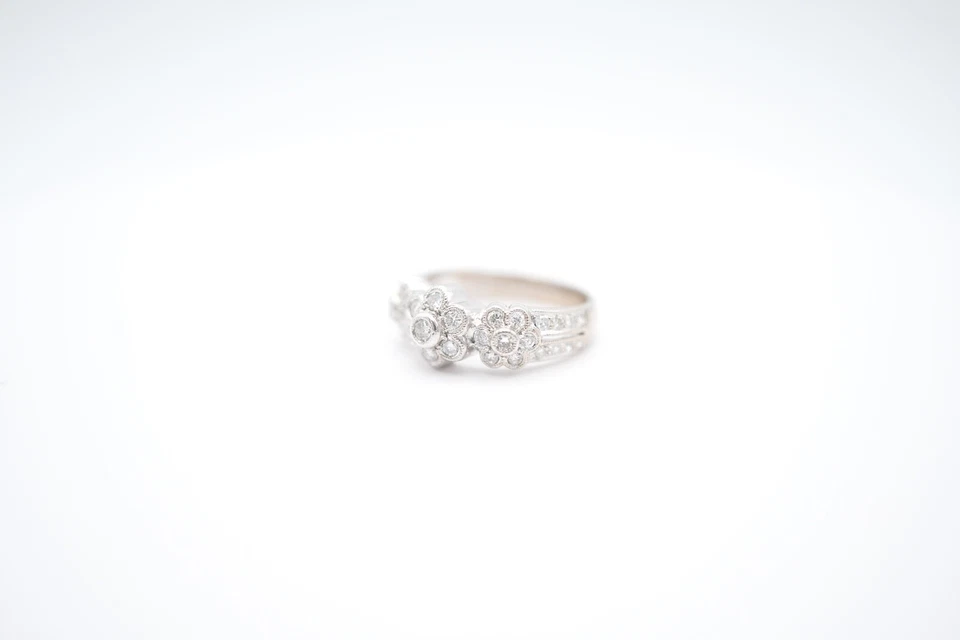 14K White Gold Diamond Triple Flower Bezel Set Ring Size 5 - Image 3 of 4