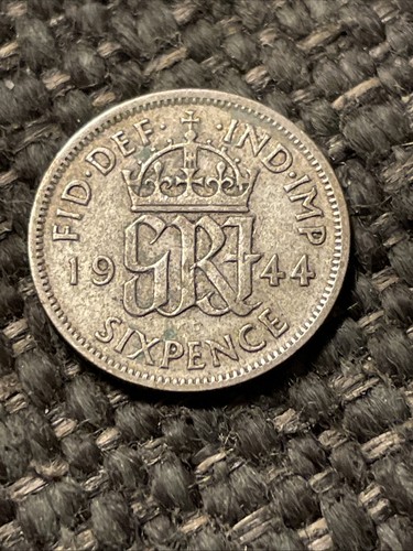 1944 Great Britain UK Silver Sixpence Coin.