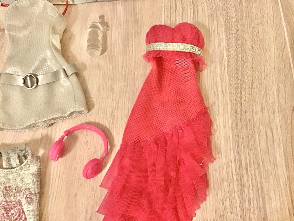 Lote Ropa y Accesorios Muñeca Barbie Surtido Moderno Años 2010 Algunas Fashionistas Foto 4 de 4