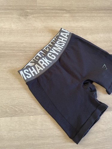 GYMSHARK Black Biker Shorts - Picture 4 of 4