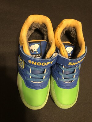 Rare Kids Snoopy Peanuts Sports Sneakers Shoes faux fur inside Sz 3-4