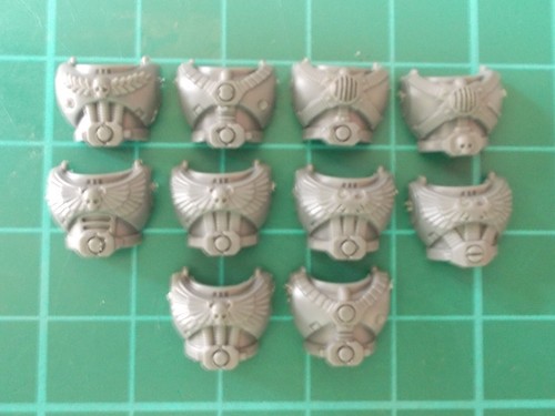 Warhammer 40K - 10 Space Marine Tactical Squad Torso Fronten - 40k Bits