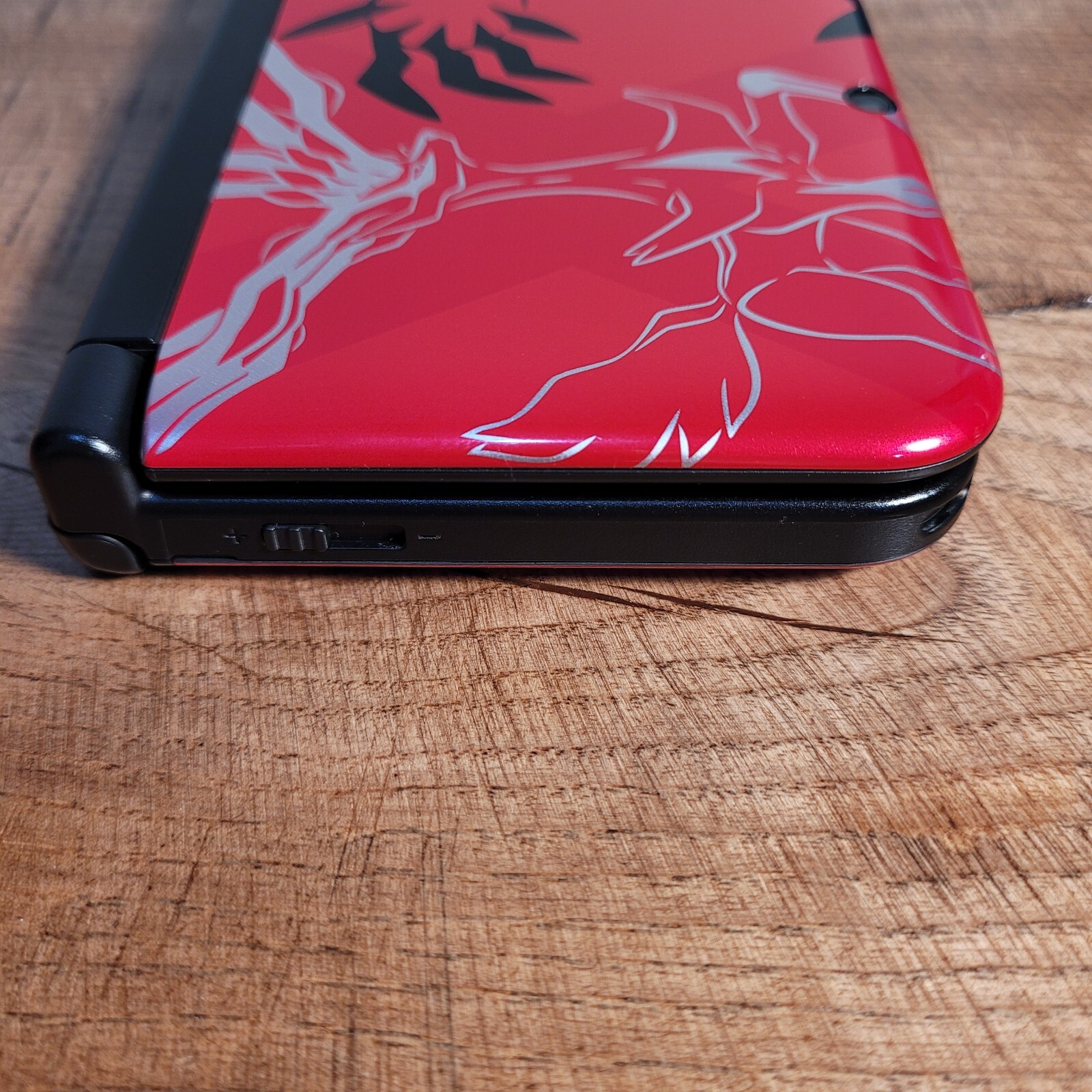 Nintendo 3DS XL Pokemon X &Y Limited Edition Red Console Charger & Case