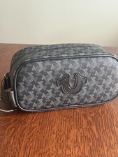 Nuevo bolso de aseo True Religion para hombre con estampado de logotipo negro con cremallera