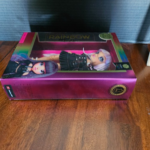 Rainbow Junior High Special Edition AVERY STYLES 9" Modepuppe Neu im Karton NEU - Bild 8 von 9