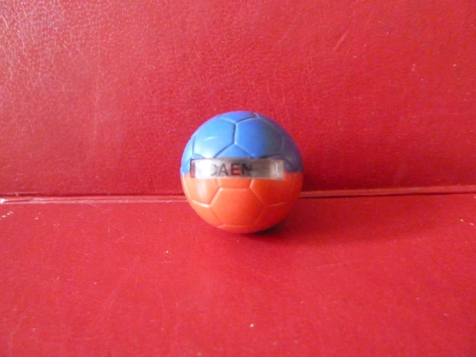 ANCIEN PIN'S FOOTBALL EQUIPE CHAMPIONNAT DE FRANCE. - Photo 1/1