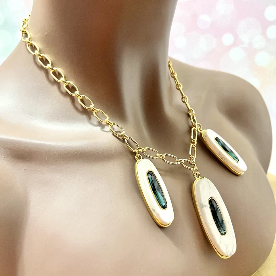 Collar Colgante Vince Camuto Howlita Piedras Preciosas, Estrás Verde y Tono Dorado Foto 4 de 4