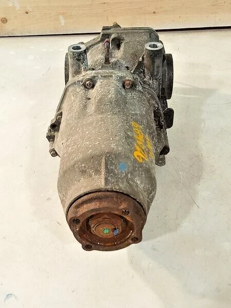 2002 Honda CRV CR-V Rear Axle Differential Carrier Assembly OEM 02 - Image 2 of 2