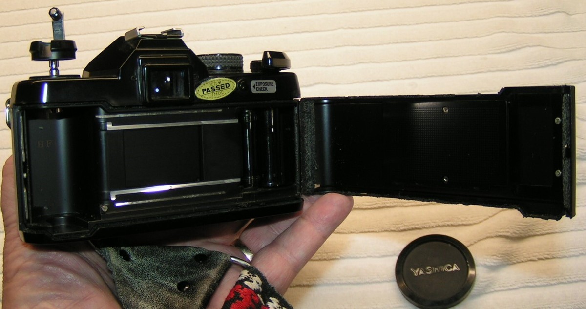 Yashica FX-3 SLR Film Camera with Yashica DSB 50mm F1.9 lens Yashica FX-3 SLR Film Camera with Yashica DSB 50mm F1.9 lens