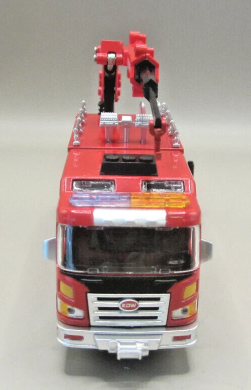 KDW Replica Kaidiwei Fire Rescue Vehicle with Crane,Heavy Rescue 1:50 NIB - Image 4 of 4