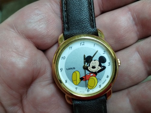 LORUS Mickey Mouse Snoozing Napping Sleeping Relaxing Laying Down Watch 31mm - Picture 8 of 8
