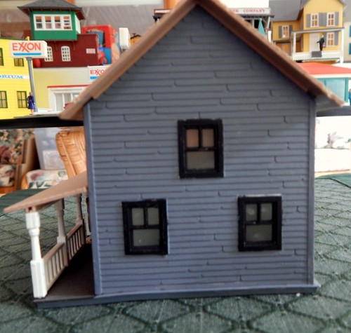 VINTAGE HO SCALE RESIDENTIAL HOUSE WITH PERSON ~ EXCELLENT ~ FREE SHIPPING - Picture 5 of 5