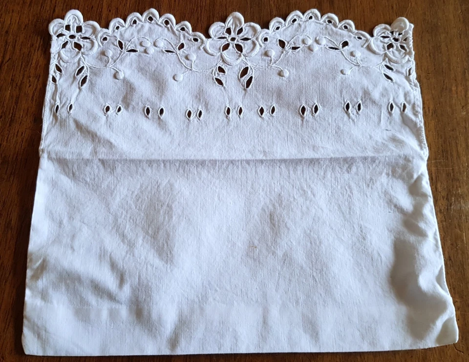 LINGE ANCIEN - RANGE SERVIETTE en coton brodé - Photo 3/3