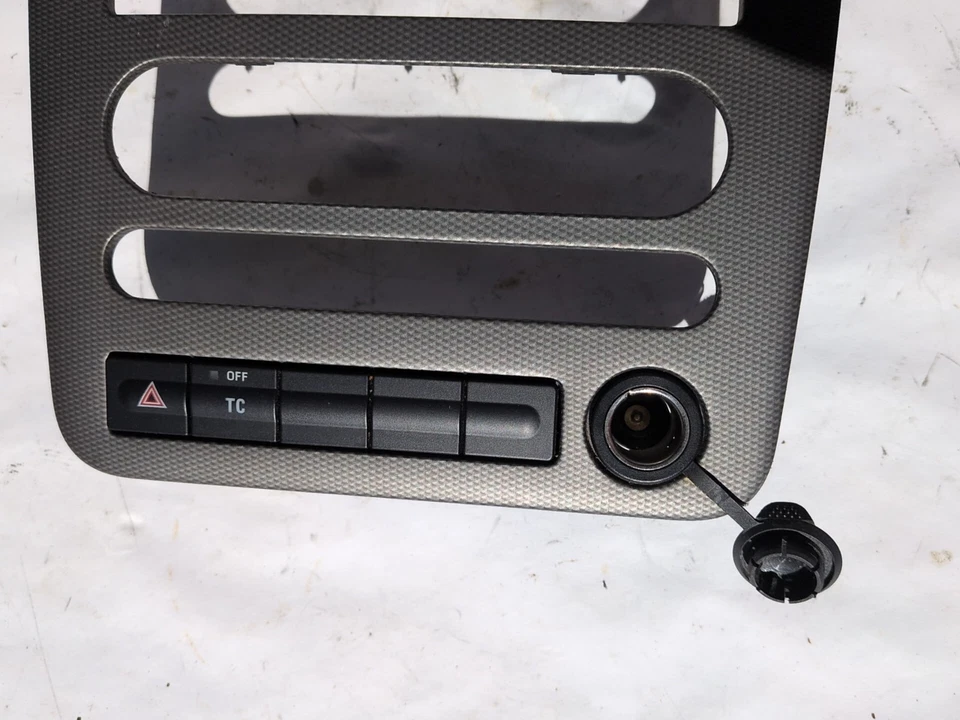 2005-2007 Ford Freestyle Radio Climate Dash Air Vent Trim Bezel Carbon Fiber - Image 4 of 4