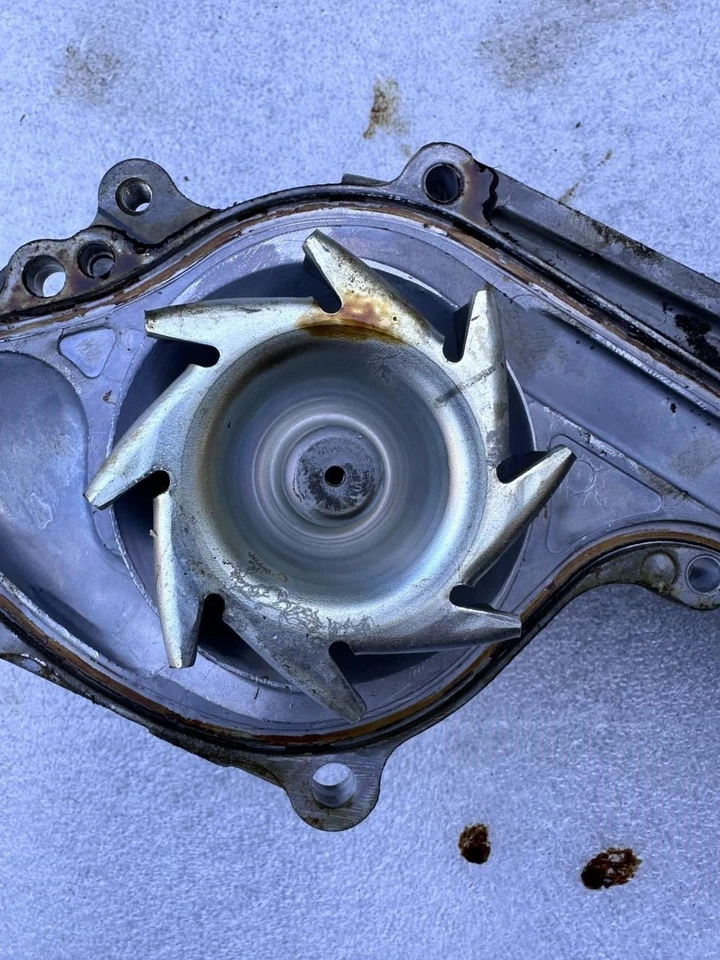 Bomba de agua con motor Acura RL 2000 Foto 3 de 4