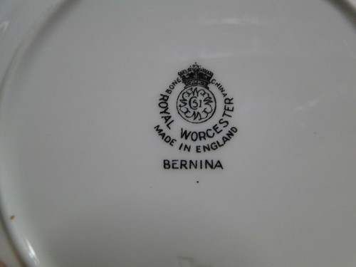 Royal Worcester Bernina, White & Yellow Flowers: Bread Plate (s), 6 1/8" - Picture 5 of 5