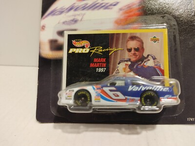 Hot Wheels Pro Racing Superspeedway 1997 NASCAR Car w/ Card - Mark