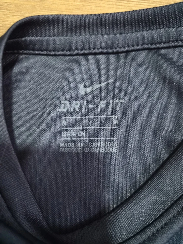 Nike SPORTSWEAR T-SHIRT Gr 128 8-10 JAHRE TOP Zustand Blau Junge - Bild 2 von 3