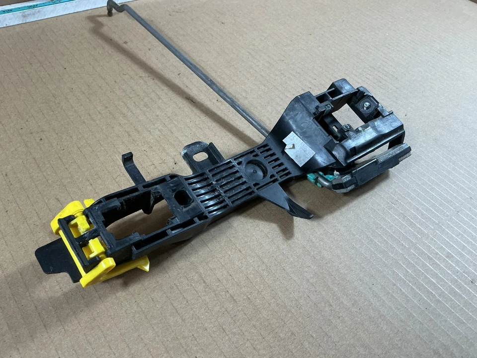 Conjunto de marco de manija de puerta exterior lado izquierdo trasero Toyota Sienna 2011-2020 OEM Foto 3 de 4