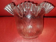 TULIPE ABAT JOUR POUR LAMPE A PETROLE VERRE EN RELIEF