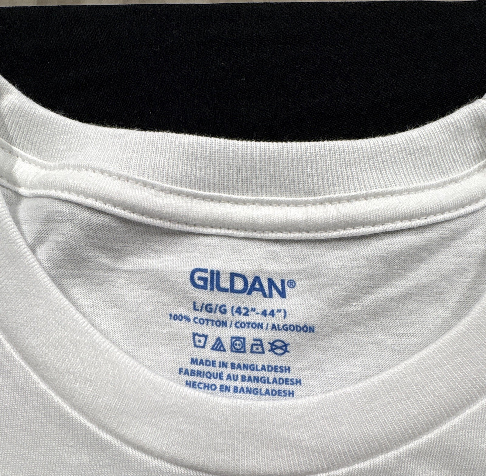 Gildan Men's White Fishing Graphic Cotton Crew Neck T-Shirt Size L Short Sleeve