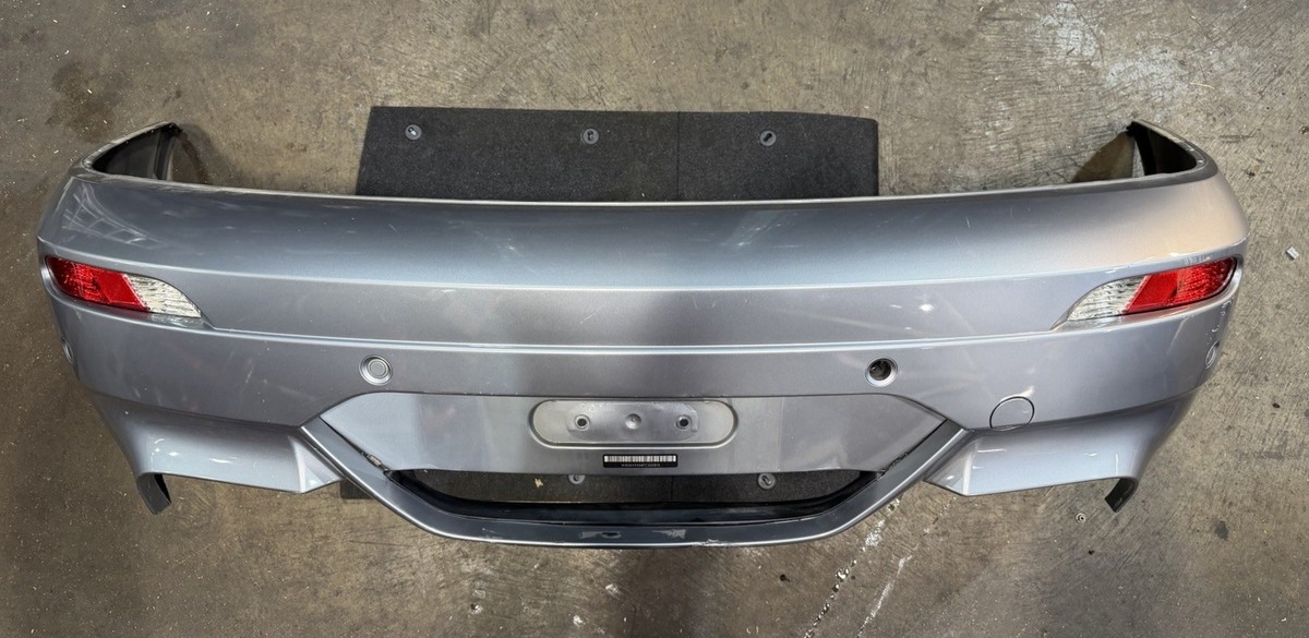 07 BMW M6 E63 COMPLETE REAR BUMPER ASSEMBLY WITH PARK ASSIST GREY