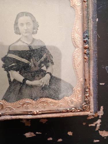 19th Century Ambrotype Young Woman Portrait Clasped Hands in Dress - Picture 6 of 20