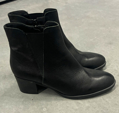 Fru.it Women s Black Leather Ankle Bootie Zip Zipper Block Heel Round Toe 9.5