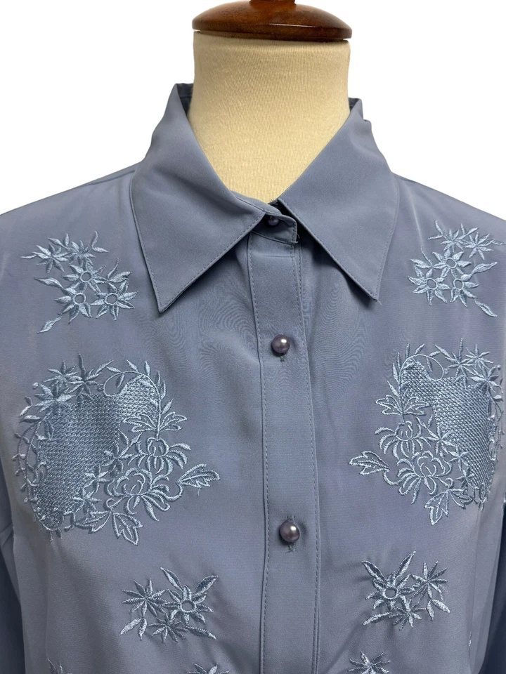 Женская блузка с длинным рукавом Joanna светло-голубой воротник вышивка размер L - Изображение 3 из 4